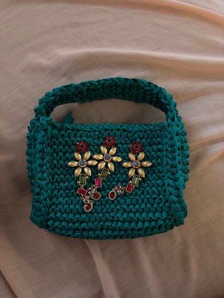 Bolso de mano Uterqüe tejido con pedrería