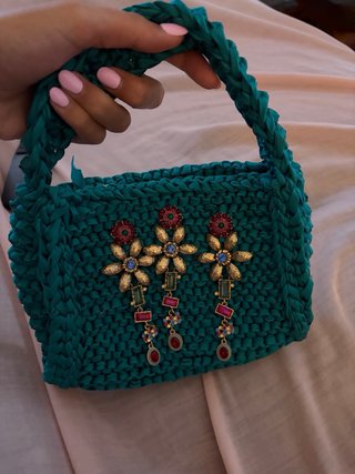Bolso de mano Uterqüe tejido con pedrería
