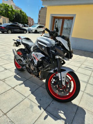 Yamaha MT-10 2021 Blanca y Roja