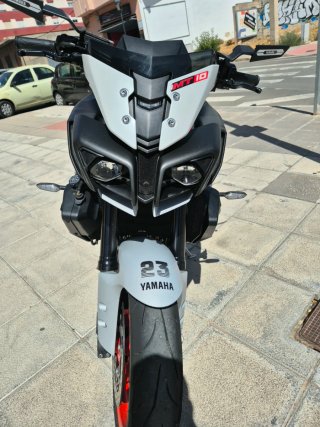 Yamaha MT-10 2021 Blanca y Roja