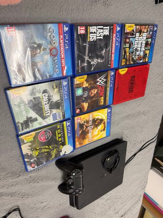 PS4 (PlayStation 4) Negra + 8 Juegos