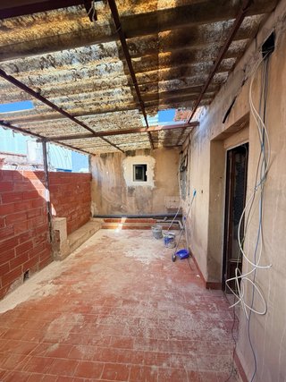 Piso en venta en Ador , para terminar de reformar.