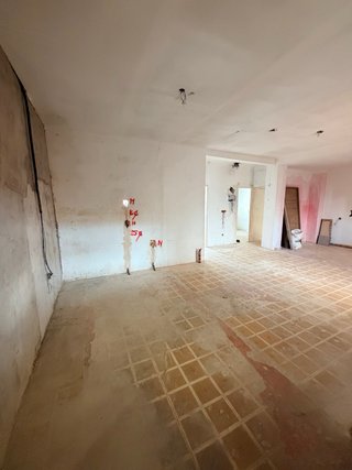 Piso en venta en Ador , para terminar de reformar.