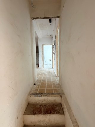 Piso en venta en Ador , para terminar de reformar.