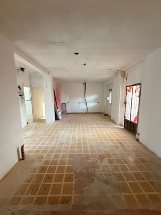 Piso en venta en Ador , para terminar de reformar.