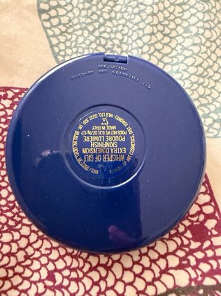 MAC Iluminador Dorado con Estampado