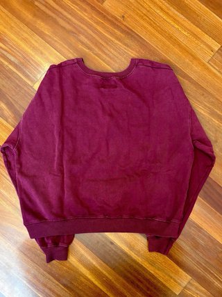 Sudadera granate con estampado floral