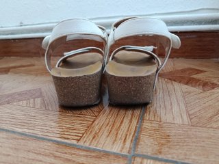 Sandalias blancas de cuña