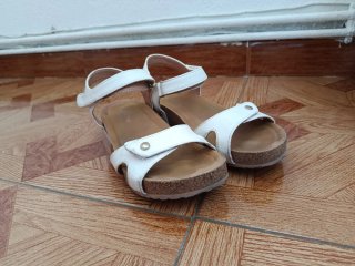 Sandalias blancas de cuña