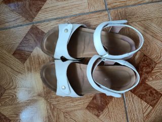 Sandalias blancas de cuña