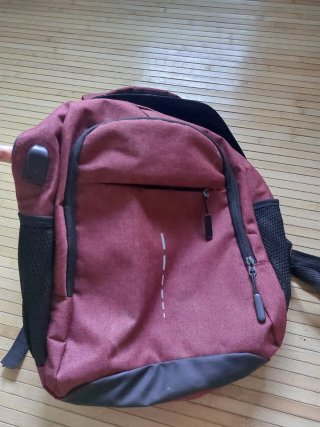 Mochila escolar con puerto USB