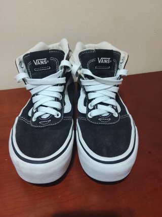 Zapatillas Vans Altas Negras y Blancas