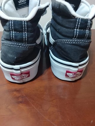Zapatillas Vans Altas Negras y Blancas