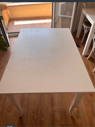 Mesa extensible de comedor de madera blanca