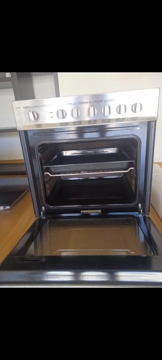 Horno eléctrico plateado marca teka