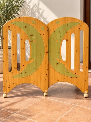 Cuna de madera con colchón