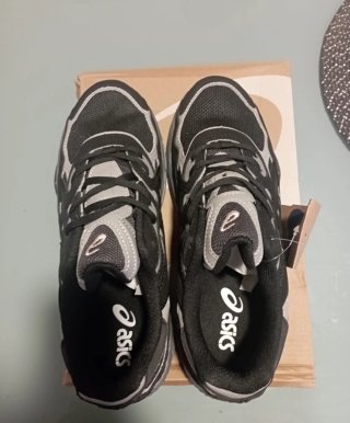 Zapatillas Asics negras y grises