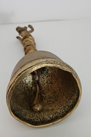 Campana Hindú de latón con Figura