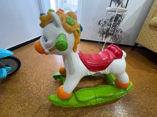 Caballito balancín infantil