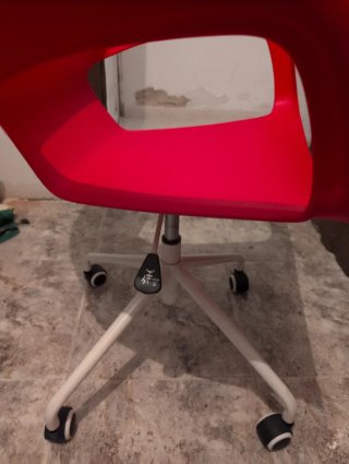 Silla giratoria IKEA SNILLE roja