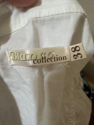Camisa blanca con puntilla