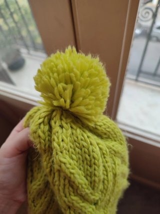 Cappello invernale verde lime con pompon