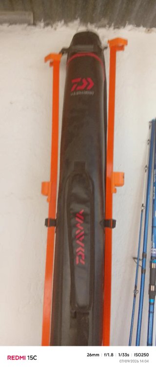 Funda y 2 cañas de pesca Daiwa