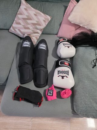 Kit Boxeo Muay Thai Buddha Guantes y Tibiales