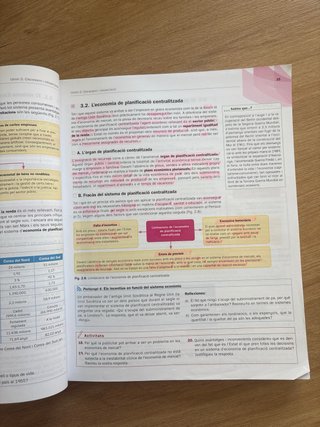 Economia 1r Batxillerat - Mediterrània