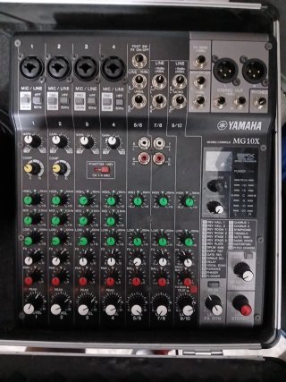 Mesa de Mezclas Yamaha MG10X c/ Maleta