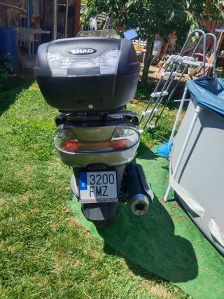 Suzuki Burgman 400 gris