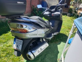Suzuki Burgman 400 gris
