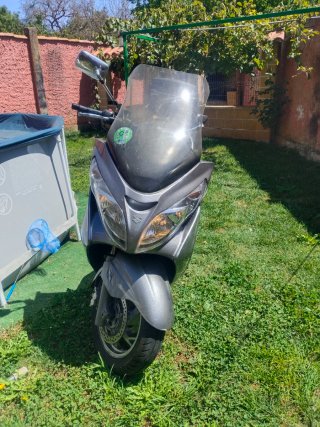 Suzuki Burgman 400 gris