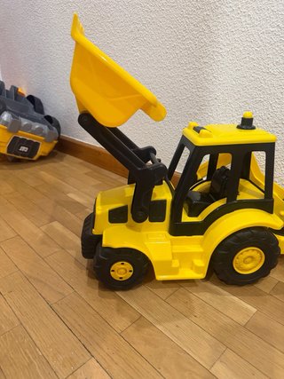Excavadora de juguete amarilla para niños