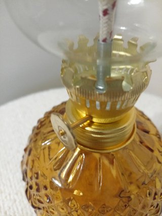 Quinqué de aceite ámbar y cristal