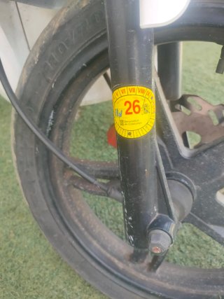 Moto Scooter SYM Blanca y Negra