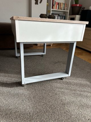 Mesa auxiliar elevable madera.