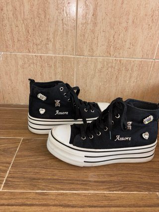 Zapatillas Converse negras con adornos plateados T