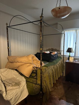 Cama Dosel Antigua Negra y Dorada