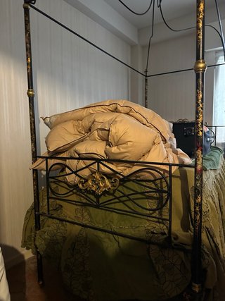 Cama Dosel Antigua Negra y Dorada