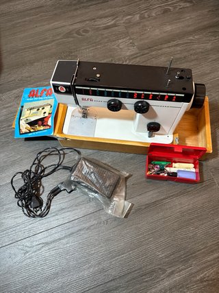 Máquina de coser Alfa