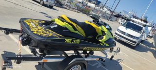 Moto acuática Sea-Doo amarilla y negra 170horas