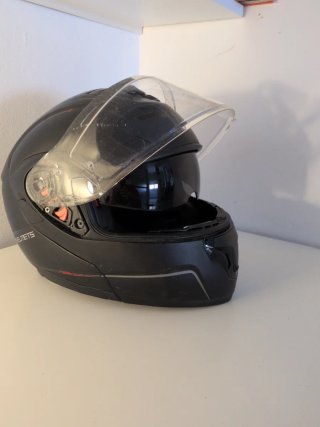 Casco de moto negro
