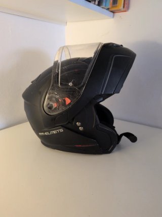 Casco de moto negro