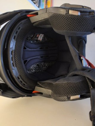 Casco de moto negro