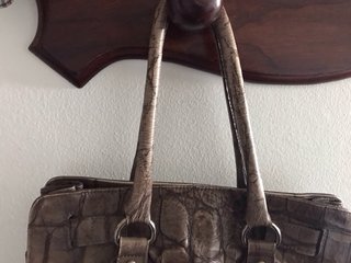 Bolso de piel efecto cocodrilo
