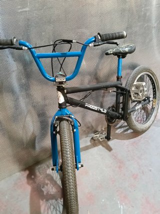 Bicicleta BMX GT Azul