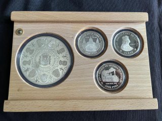 Colección III centenario de la casa de Borbón.