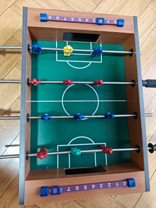 Futbolín de madera