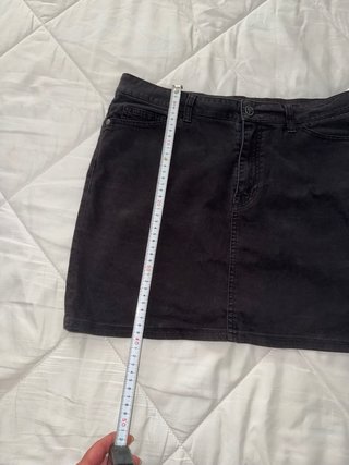 Falda vaquera Guess negra con lentejuelas